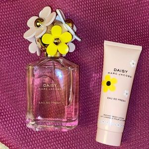 Marc Jacobs Daisy Eau So Fresh perfume and lotion